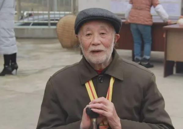自己戒烟戒酒担心这担心那这6点最重要人生就是博-尊龙凯时人老了不必再强迫(图3)