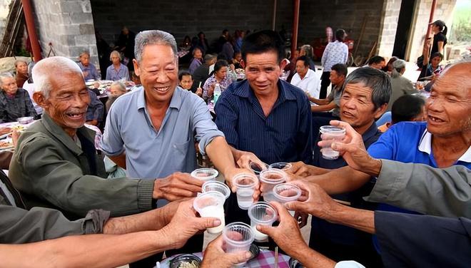 自己戒烟戒酒担心这担心那这6点最重要人生就是博-尊龙凯时人老了不必再强迫(图5)